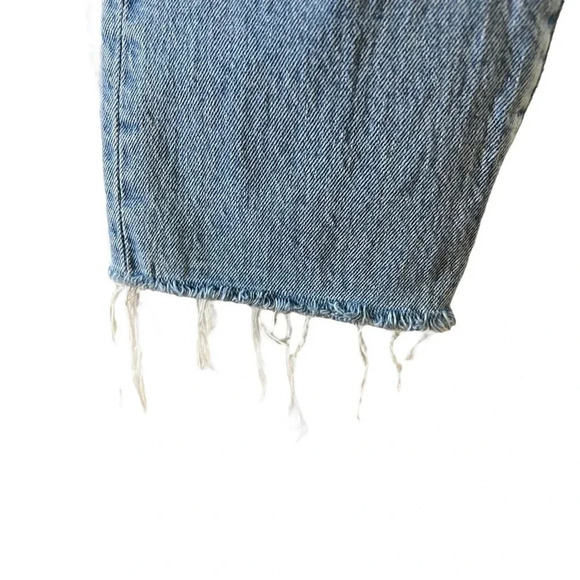 Levis Light Wash W29 L28 Womens Denim Jeans Cutoff Frayed Hem Blue Solid Pattern - Picture 2 of 10